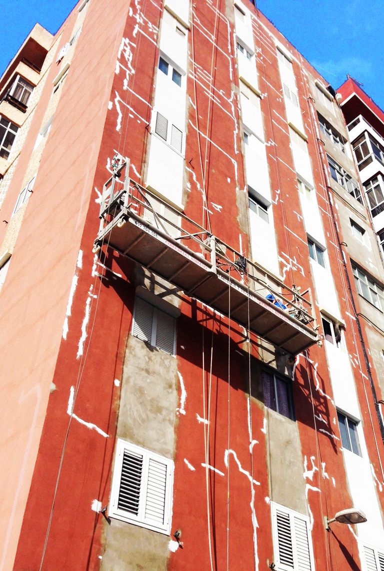 obras y reformas rehabilitación de fachada trabajos verticales en Gran Canaria